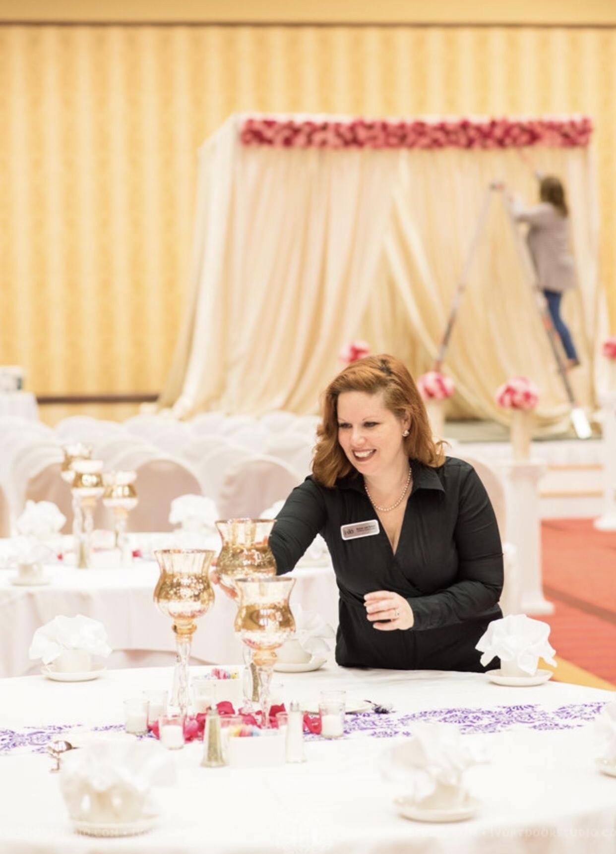 Raina, owner and lead planner of Weddings and Events by Raina setting up a Nashville wedding at Embassy Suites.