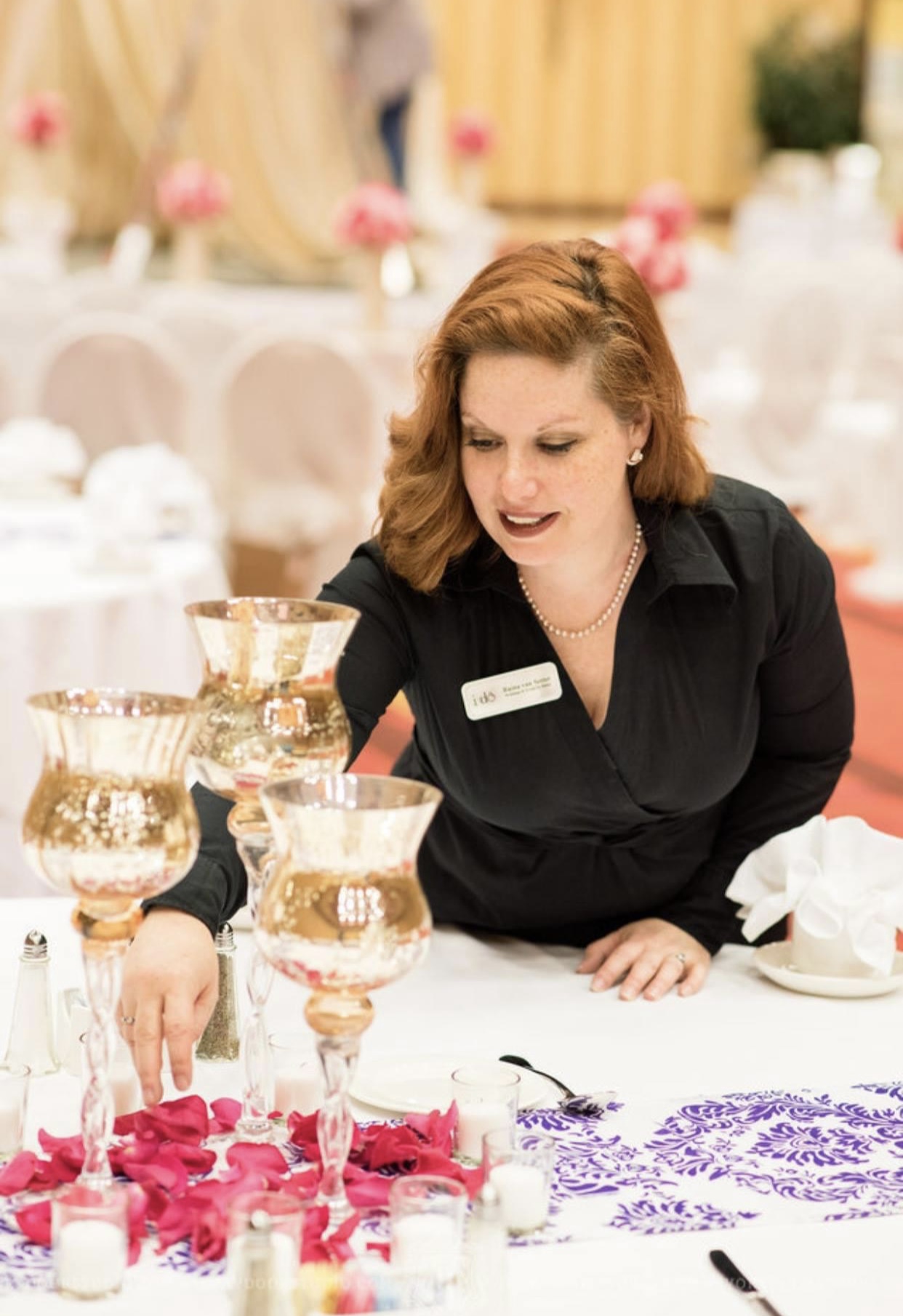 Top Nashville Wedding Planner, Weddings & Events by Raina putting the finishing touches on table arrangements.